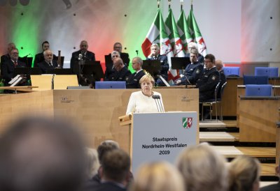 Ministerpräsident Armin Laschet verleiht den Staatspreis 2019 an Prof. Klaus Töpfer