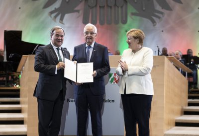 Ministerpräsident Armin Laschet verleiht den Staatspreis 2019 an Prof. Klaus Töpfer