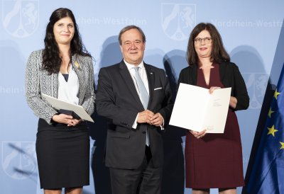 Ministerpräsident Armin Laschet verleiht die Rettungsmedaille des Landes Nordrhein-Westfalen an 20 Bürgerinnen und Bürger