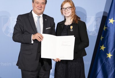 Ministerpräsident Armin Laschet verleiht die Rettungsmedaille des Landes Nordrhein-Westfalen an 20 Bürgerinnen und Bürger