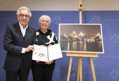 Sieger des Foto-Wettbewerbs zum Beneluxjahr ausgezeichnet: „Europa heute – Kinder statt Krieg“ gewinnt