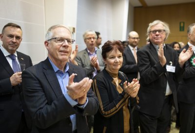 Sieger des Foto-Wettbewerbs zum Beneluxjahr ausgezeichnet: „Europa heute – Kinder statt Krieg“ gewinnt