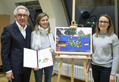 Sieger des Foto-Wettbewerbs zum Beneluxjahr ausgezeichnet: „Europa heute – Kinder statt Krieg“ gewinnt