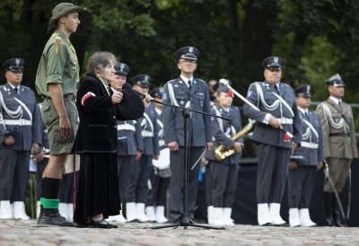 Gedenkfeierlichkeiten am Friedhof für die Aufständischen in Warschau