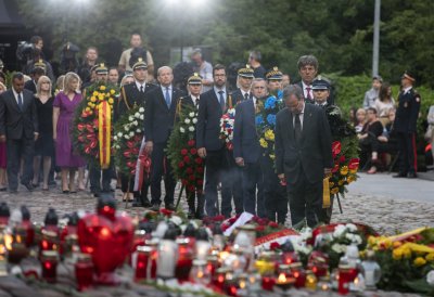 Gedenkfeierlichkeiten am Friedhof für die Aufständischen in Warschau