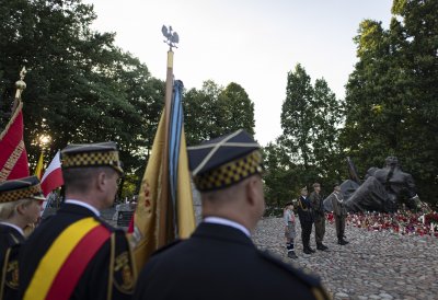 Gedenkfeierlichkeiten am Friedhof für die Aufständischen in Warschau
