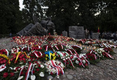 Gedenkfeierlichkeiten am Friedhof für die Aufständischen in Warschau