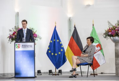 Ministerpräsident Wüst verleiht den Verdienstorden des Landes Nordrhein-Westfalen an fünf Bürgerinnen und Bürger