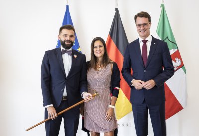 Ministerpräsident Hendrik Wüst verabschiedet den Generalkonsul der Republik Polen und Doyen des Konsularischen Korps NRW, Jakub Wawrzyniak