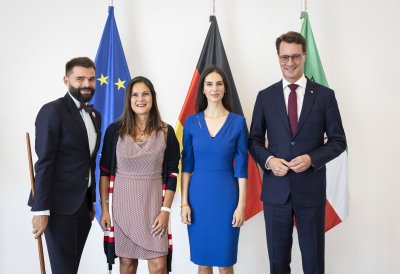 Ministerpräsident Hendrik Wüst verabschiedet den Generalkonsul der Republik Polen und Doyen des Konsularischen Korps NRW, Jakub Wawrzyniak