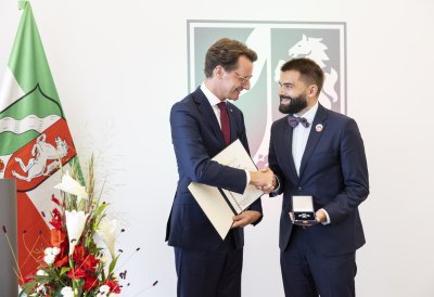 Ministerpräsident Hendrik Wüst verabschiedet den Generalkonsul der Republik Polen und Doyen des Konsularischen Korps NRW, Jakub Wawrzyniak