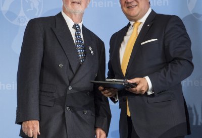 Verdienstorden des Landes Nordrhein-Westfalen an Dr. Willi Rückert