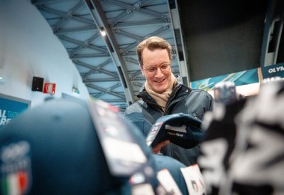 Ministerpräsident besucht das Eishockey Vorrundenspiel der Frauen, Deutschland – Italien