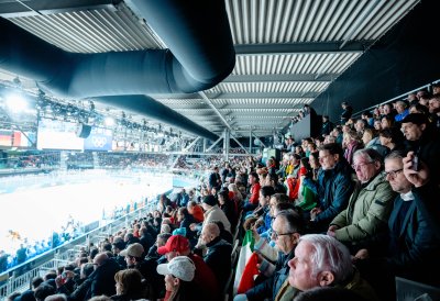 Ministerpräsident besucht das Eishockey Vorrundenspiel der Frauen, Deutschland – Italien