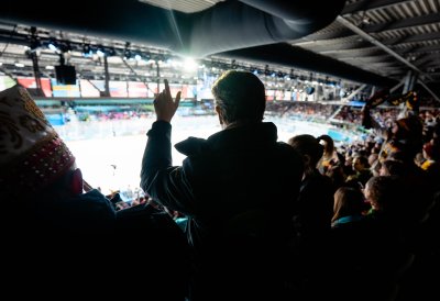 Ministerpräsident besucht das Eishockey Vorrundenspiel der Frauen, Deutschland – Italien