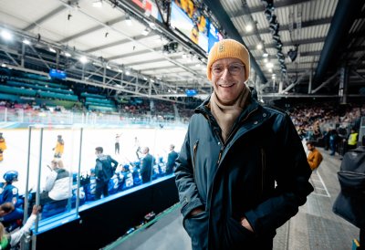 Ministerpräsident besucht das Eishockey Vorrundenspiel der Frauen, Deutschland – Italien