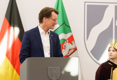 Ministerpräsident Hendrik Wüst empfängt Sternsinger zum traditionellen Dreikönigssingen