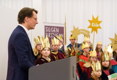 Ministerpräsident Hendrik Wüst empfängt Sternsinger zum traditionellen Dreikönigssingen