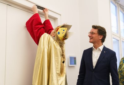 Ministerpräsident Hendrik Wüst empfängt Sternsinger zum traditionellen Dreikönigssingen