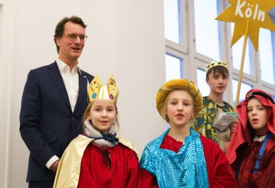 Ministerpräsident Hendrik Wüst empfängt Sternsinger zum traditionellen Dreikönigssingen