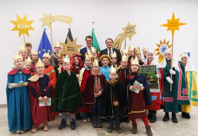 Ministerpräsident Hendrik Wüst empfängt Sternsinger zum traditionellen Dreikönigssingen