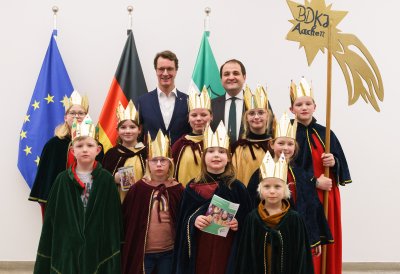 Ministerpräsident Hendrik Wüst empfängt Sternsinger zum traditionellen Dreikönigssingen