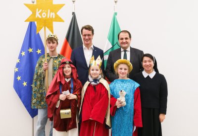 Ministerpräsident Hendrik Wüst empfängt Sternsinger zum traditionellen Dreikönigssingen