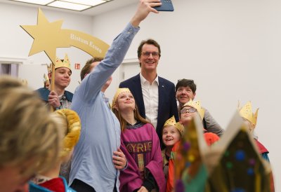 Ministerpräsident Hendrik Wüst empfängt Sternsinger zum traditionellen Dreikönigssingen