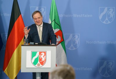 Ministerpräsident Armin Laschet stellt Nordrhein-Westfalen-Plan vor 