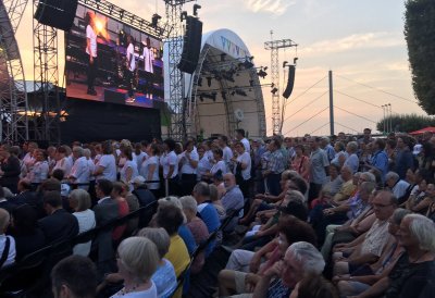 Auftaktshow zur offiziellen Eröffnung des NRW-Tages auf der Hauptbühne am Burgplatz
