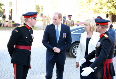 Prinz William und Ministerpräsidentin Hannelore Kraft gehen zur Tribüne