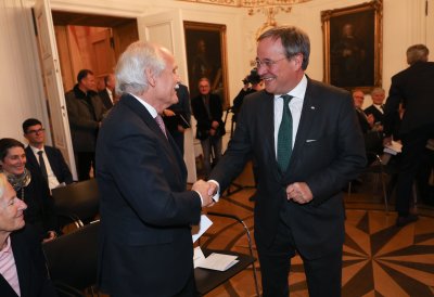 Ministerpräsident Laschet zeichnet Dr. Jürgen Linden und Carl Meulenbergh mit dem Landesverdienstorden aus