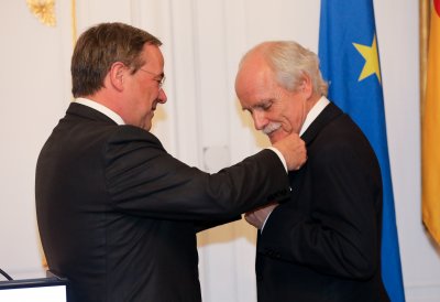 Ministerpräsident Laschet zeichnet Dr. Jürgen Linden und Carl Meulenbergh mit dem Landesverdienstorden aus