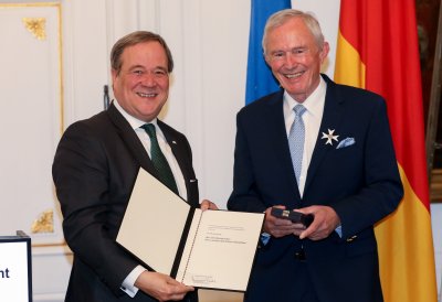 Ministerpräsident Laschet zeichnet Dr. Jürgen Linden und Carl Meulenbergh mit dem Landesverdienstorden aus