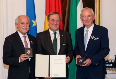 Ministerpräsident Laschet zeichnet Dr. Jürgen Linden und Carl Meulenbergh mit dem Landesverdienstorden aus