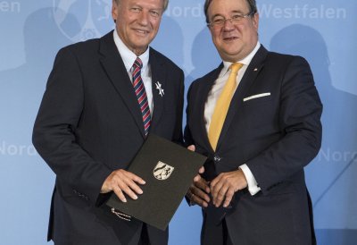 Verdienstorden des Landes Nordrhein-Westfalen an Harry Voigtsberger, Staatsminsiter a.D.