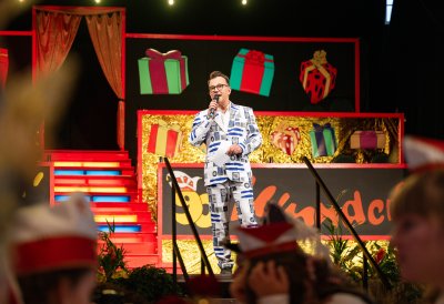 Ministerpräsident Hendrik Wüst verleiht den Karnevalsorden der Landesregierung an Kindertollitäten aus Nordrhein-Westfalen