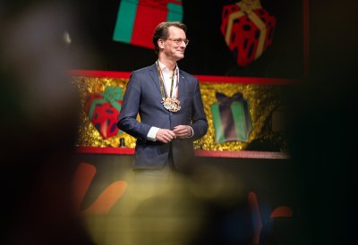 Ministerpräsident Hendrik Wüst verleiht den Karnevalsorden der Landesregierung an Kindertollitäten aus Nordrhein-Westfalen