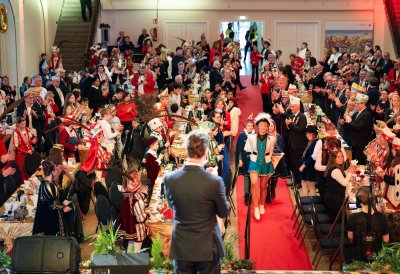 Ministerpräsident Hendrik Wüst verleiht den Karnevalsorden der Landesregierung an Kindertollitäten aus Nordrhein-Westfalen