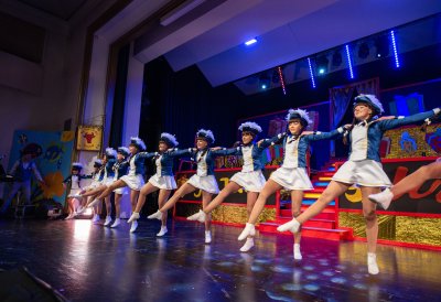 Ministerpräsident Hendrik Wüst verleiht den Karnevalsorden der Landesregierung an Kindertollitäten aus Nordrhein-Westfalen