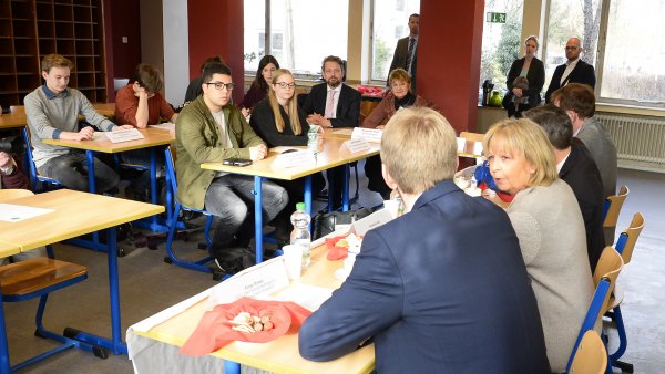 Gute Schule 2020: Ministerpräsidentin  Hannelore Kraft besucht Lore-Lorentz-Berufskolleg in Düsseldorf 