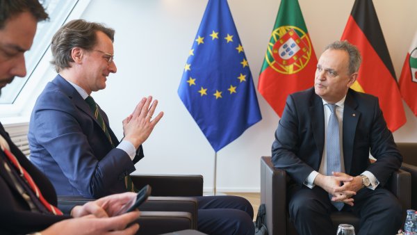 Ministerpräsident Hendrik Wüst empfängt den Botschafter der Republik Portugal