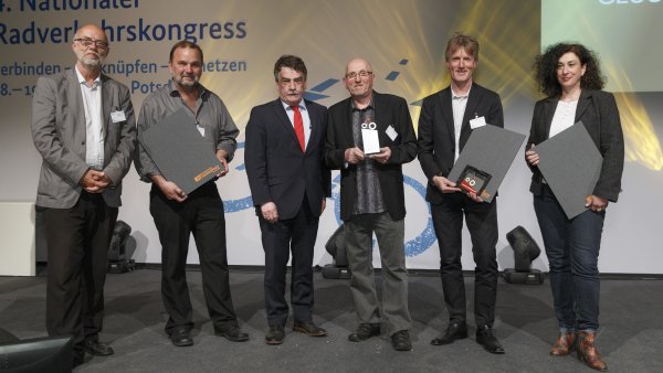 Gruppenfoto mit den Preisträgern des Deutschen Fahrrdpreises 2015