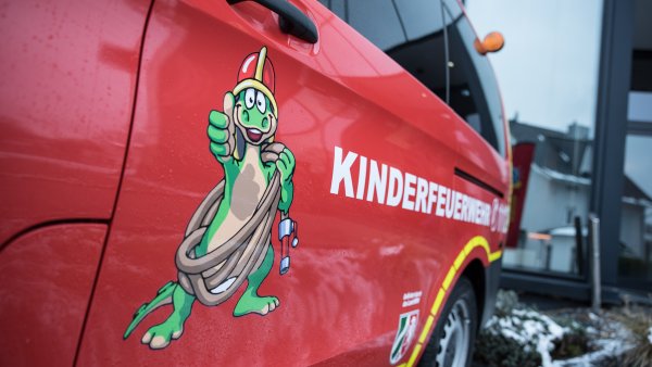 Feuerwehrnachwuchs, neuer Wagen