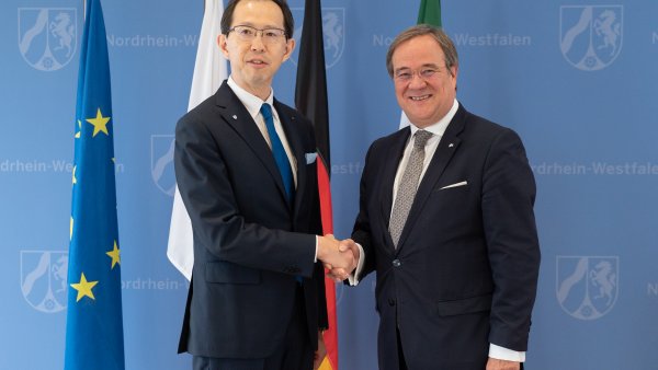 Ministerpräsident Armin Laschet empfängt den Gouverneur der japanischen Präfektur Fukushima