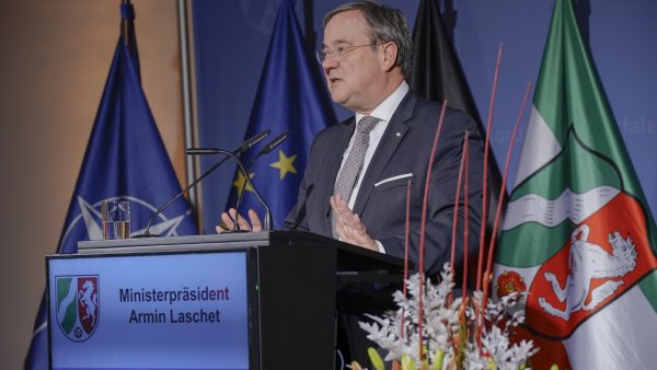 Ministerpräsident Armin Laschet ehrt Frauen und Männer der Bundeswehr 