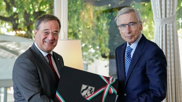 Ministerpräsident Armin Laschet würdigt  Ministerpräsident a.D. Wolfgang Clement 