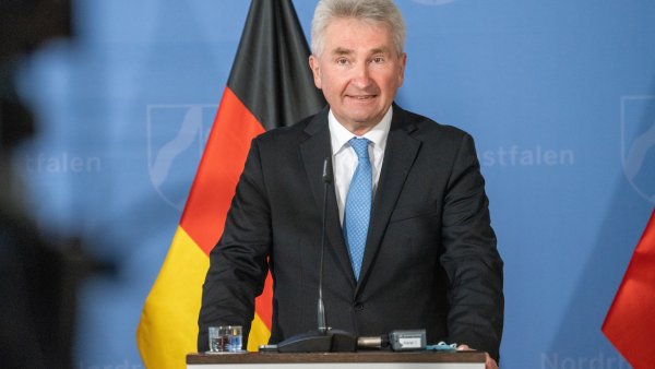 Presse-Briefing mit Wirtschaftsminister Prof. Dr. Andreas Pinkwart, Ralf Stoffels, Präsident IHK NRW, und RWI-Konjunkturexperte Prof. Dr. Torsten Schmidt zur Entwicklung der Konjunktur