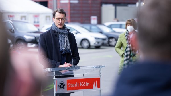 Eröffnung von neuem „Drive-in-Impfzentrum“ an der Lanxess