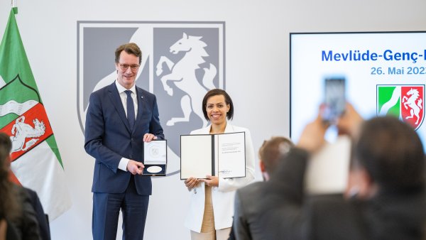 IDA-NRW wird mit der Mevlüde-Genç-Medaille des Landes Nordrhein-Westfalen ausgezeichnet